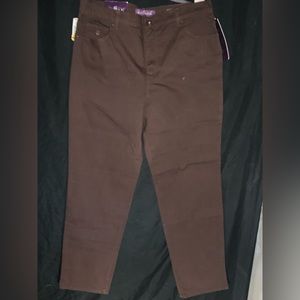 New Gloria Vanderbilt Jeans  
~Size 14    
~14 Stretch Average/Medium 
~Tapered